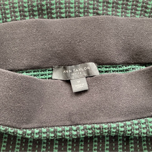 Ann Taylor Black/Green Knit Skater Skirt sz 2P - Picture 4 of 5